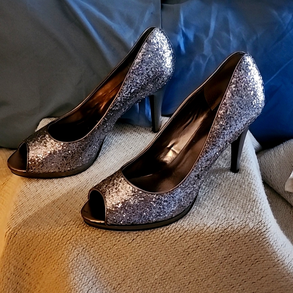 Nine West Metalic Gray Pumps